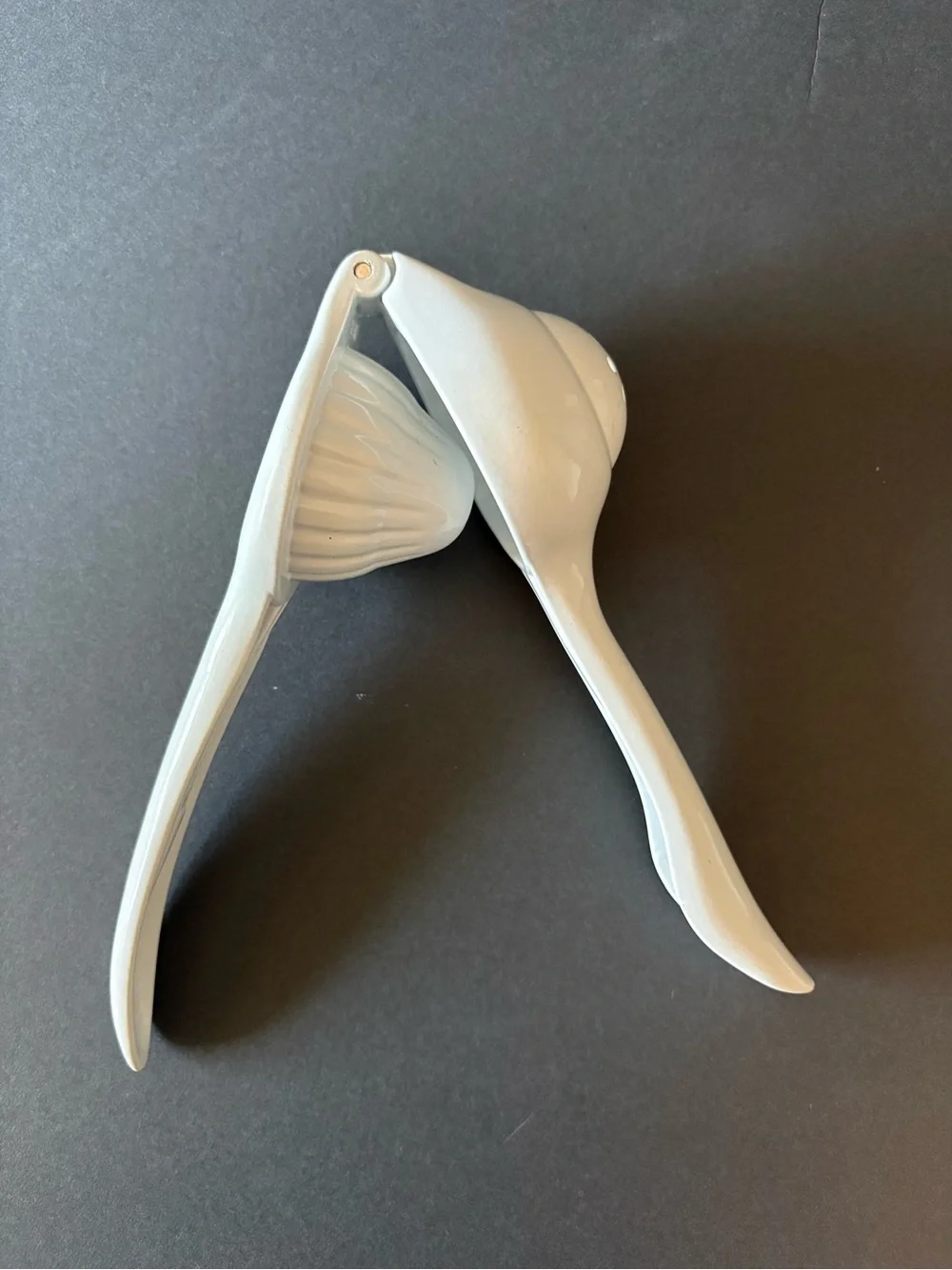 Pampered Chef Citrus Press Lemon Lime Squeezer White